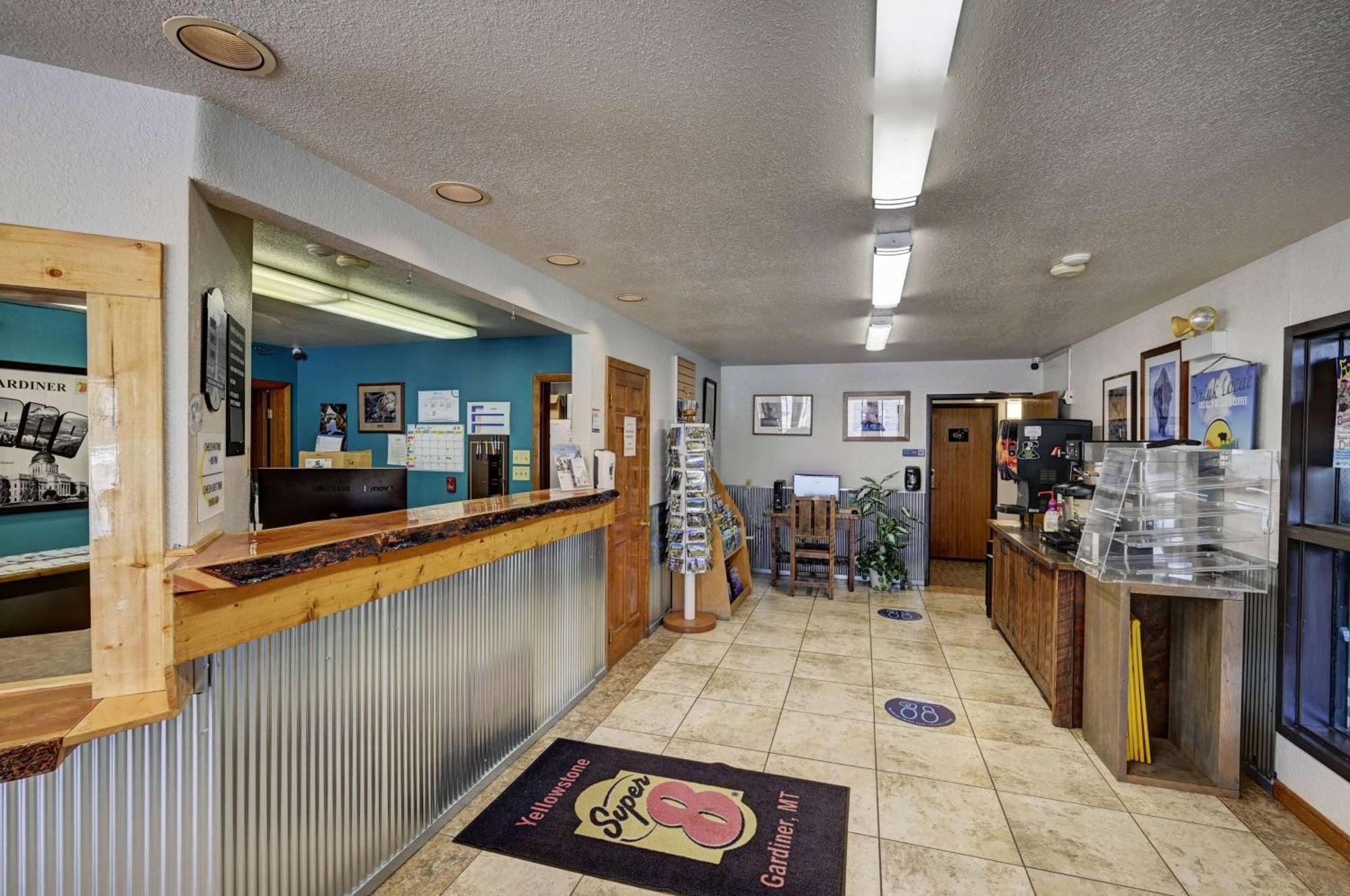 Super 8 By Wyndham Gardiner/Yellowstone Park Area Dış mekan fotoğraf