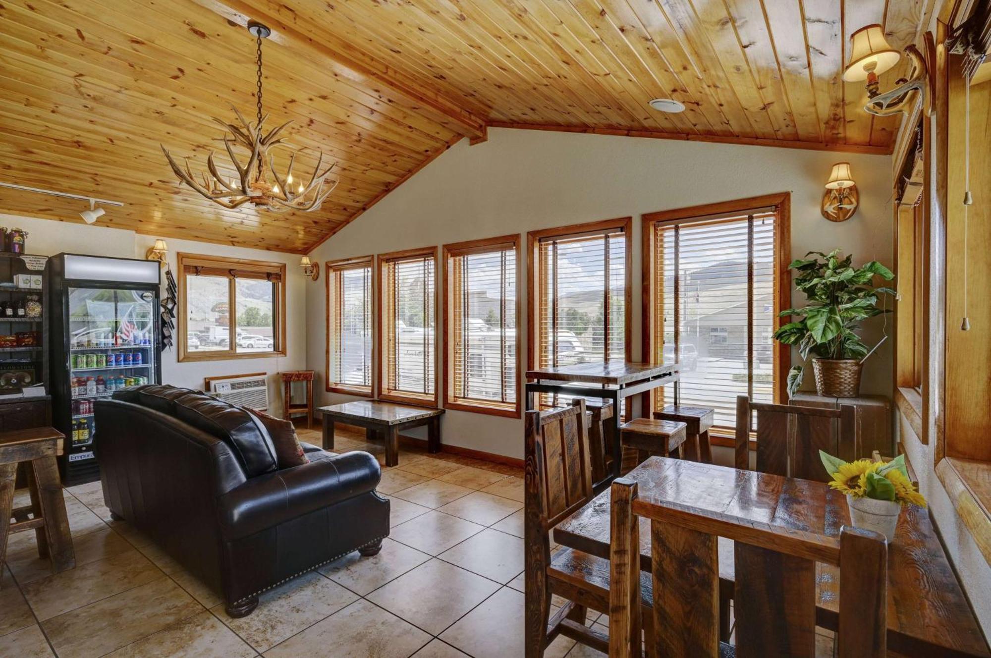 Super 8 By Wyndham Gardiner/Yellowstone Park Area Dış mekan fotoğraf