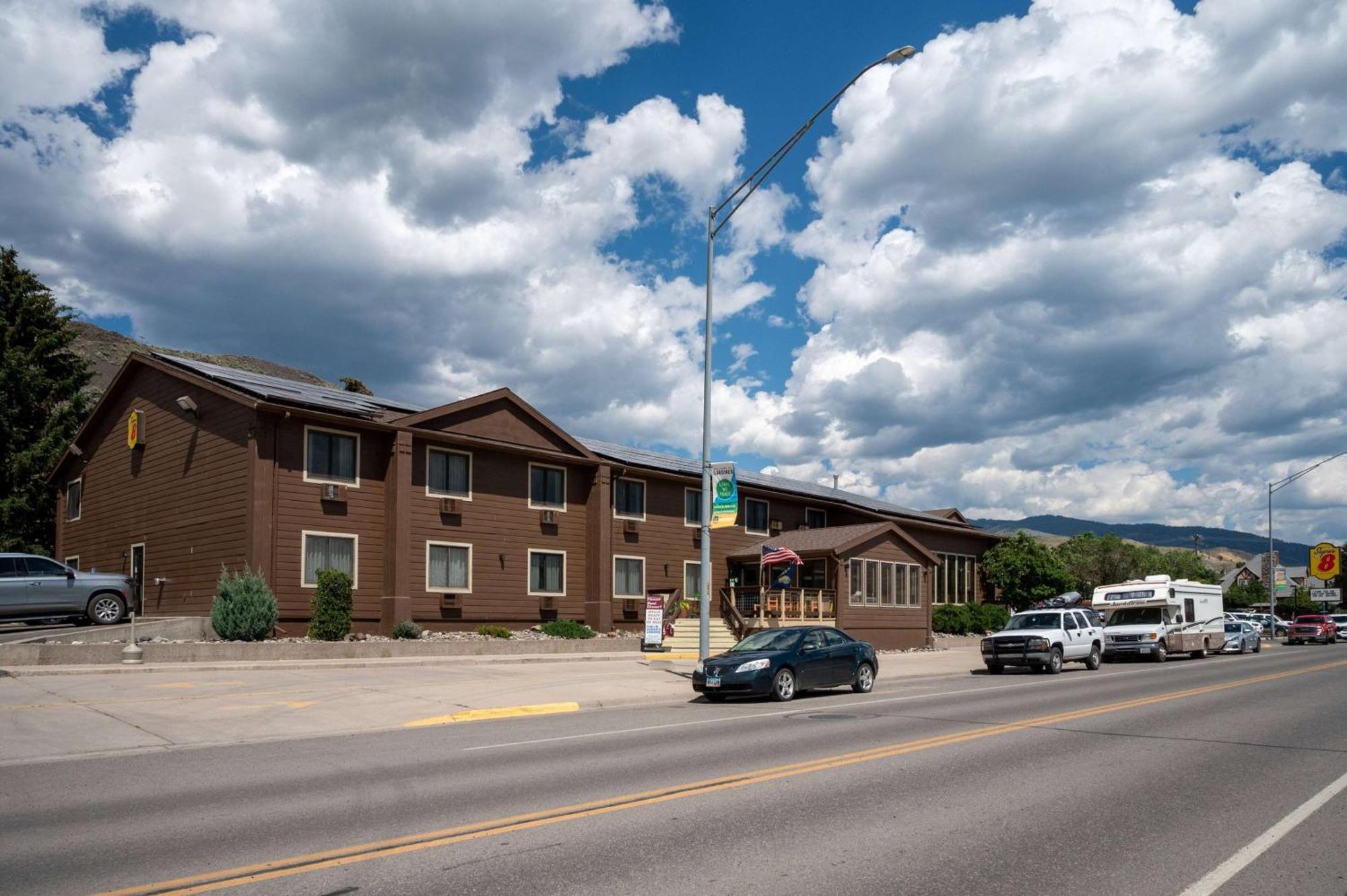 Super 8 By Wyndham Gardiner/Yellowstone Park Area Dış mekan fotoğraf