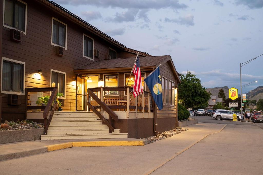 Super 8 By Wyndham Gardiner/Yellowstone Park Area Dış mekan fotoğraf